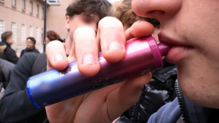 French Parliament bans single-use e-cigarettes puffs